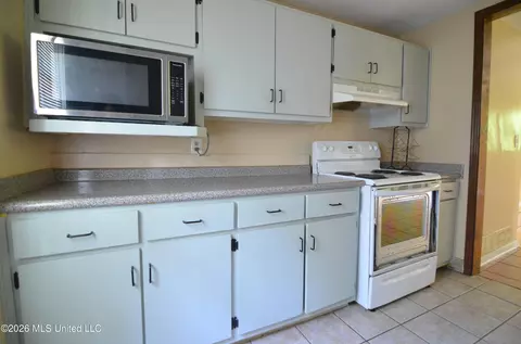 Kitchen - 468 Park St, Hernando, MS 38632 photo 2 of 4