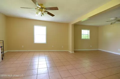 Living - 468 Park St, Hernando, MS 38632 photo 3 of 3