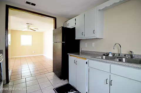 Kitchen - 468 Park St, Hernando, MS 38632 photo 4 of 4
