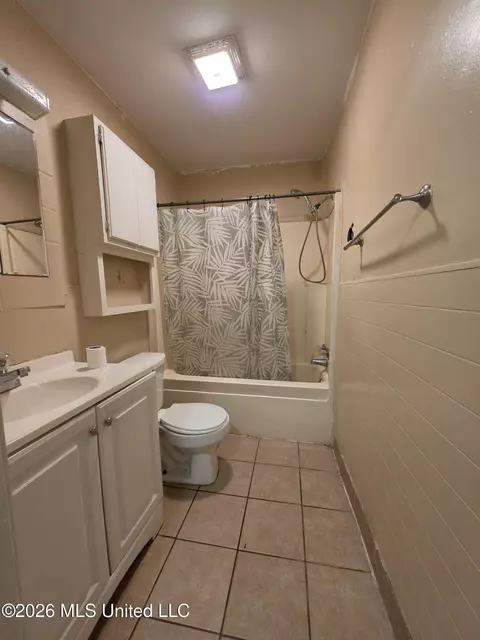 Bath - 468 Park St, Hernando, MS 38632 photo 1 of 1
