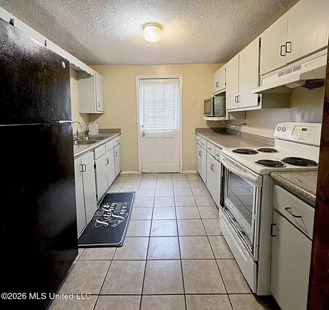 Kitchen - 468 Park St, Hernando, MS 38632 photo 1 of 4