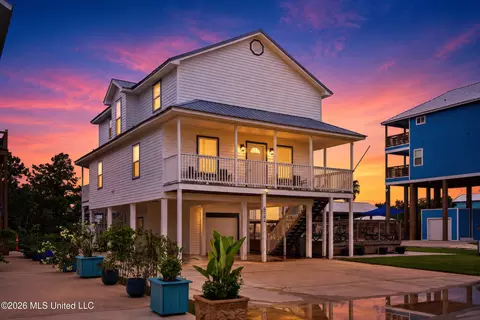 4044 Mindanao St, Bay Saint Louis, MS 39520