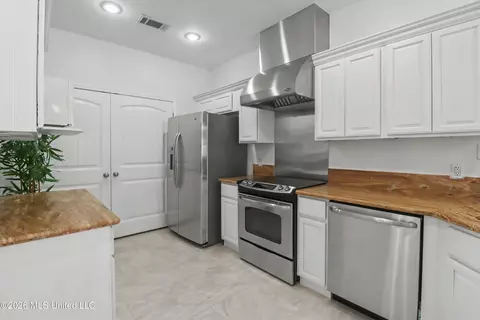 Kitchen - 10157 S River Dr, Biloxi, MS 39532 photo 3 of 4
