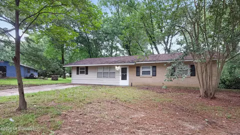 350 Queen Margaret Ln, Jackson, MS 39209