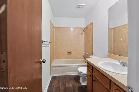 Bath - 4525 Whitehaven Dr #AB, Jackson, MS 39204 photo 2 of 2