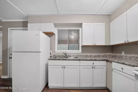 Kitchen - 1089 Branch St, Jackson, MS 39212 photo 2 of 2