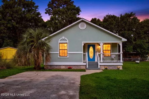 11043 Noll Dr, D'iberville, MS 39540