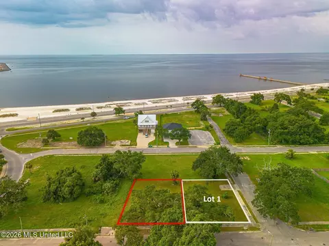 9 Th St, Gulfport, MS 39501