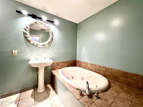 Bath - 399 Freeman Rd SW, Summit, MS 39666 photo 1 of 2