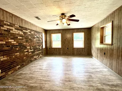 Living - 399 Freeman Rd SW, Summit, MS 39666 photo 2 of 2