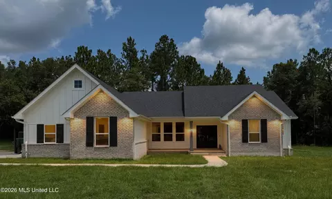 18350 N Fairway View Dr, Biloxi, MS 39532
