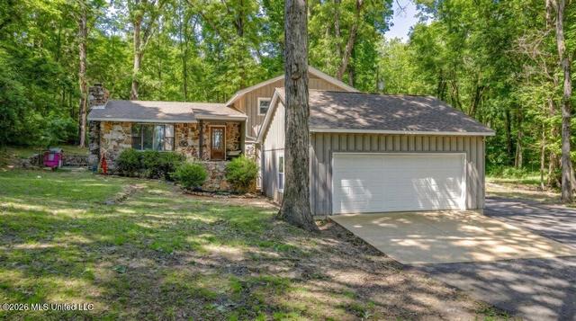 1382 N Thunderbird Dr, Hernando, MS 38632