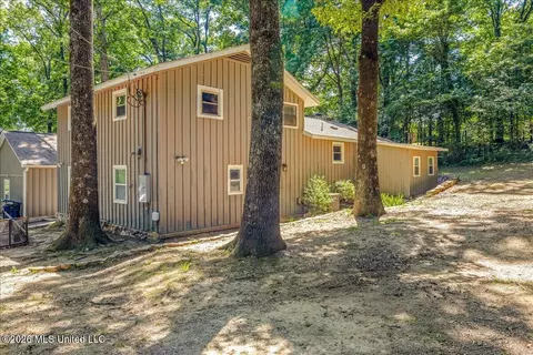 1382 N Thunderbird Dr, Hernando, MS 38632 photo 2