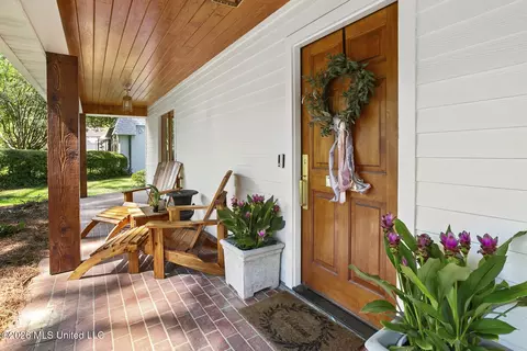 Exterior - 4408 Deer Creek Dr, Jackson, MS 39211 photo 3 of 5