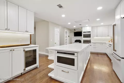 Kitchen - 4408 Deer Creek Dr, Jackson, MS 39211 photo 6 of 8
