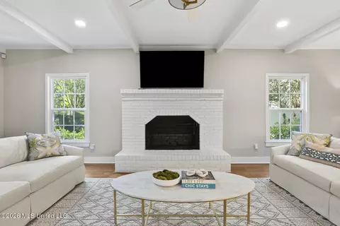 Living - 4408 Deer Creek Dr, Jackson, MS 39211 photo 2 of 3