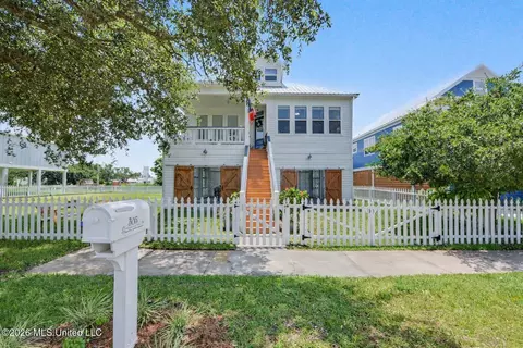 305 Davis Ave, Pass Christian, MS 39571
