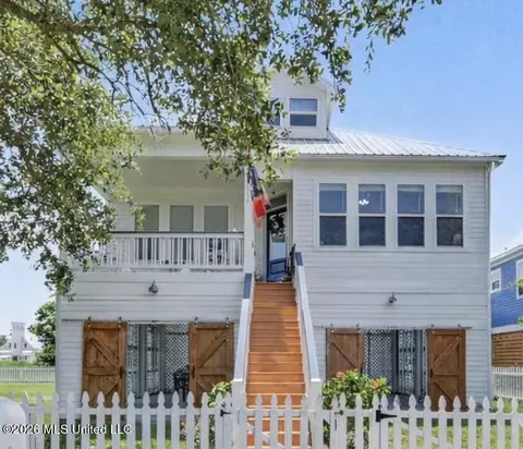 305 Davis Ave, Pass Christian, MS 39571