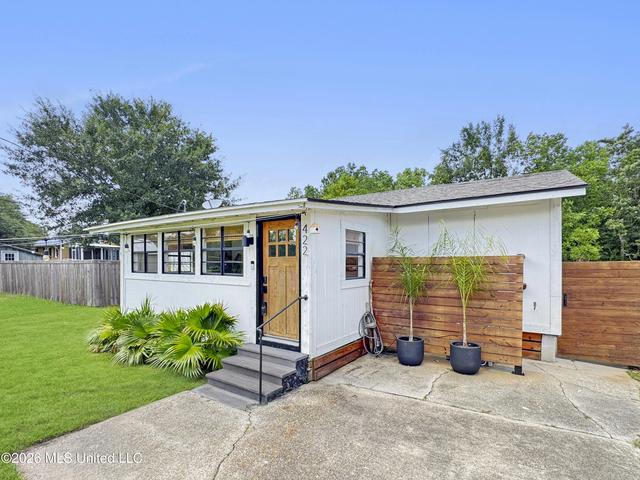 422 Merritt St, Waveland, MS 39576