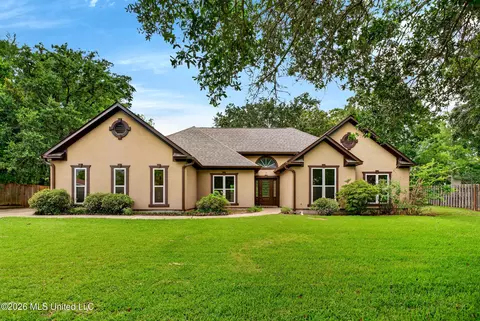 153 Spence Dr, Pass Christian, MS 39571