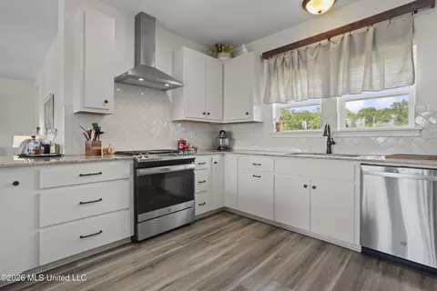 Kitchen - 15520 Needle St, Biloxi, MS 39532 photo 3 of 7