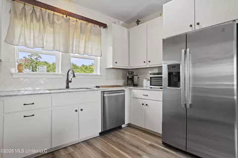 Kitchen - 15520 Needle St, Biloxi, MS 39532 photo 4 of 7