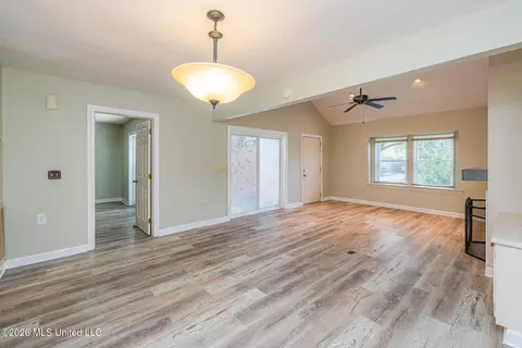 Living - 107 River Place 1, Jackson, MS 39211 photo 1 of 5