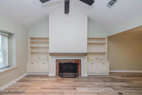 Living - 107 River Place 1, Jackson, MS 39211 photo 4 of 5
