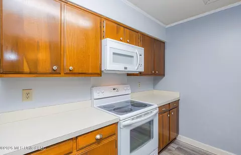 Kitchen - 107 River Place 1, Jackson, MS 39211 photo 2 of 3