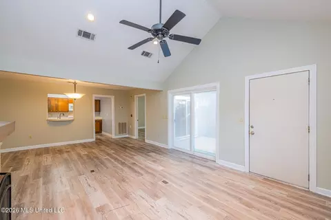 Living - 107 River Place 1, Jackson, MS 39211 photo 3 of 5