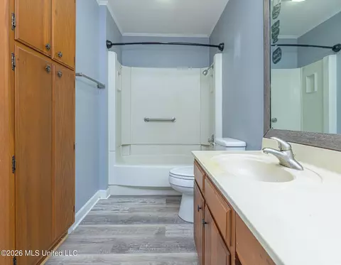 Bath - 107 River Place 1, Jackson, MS 39211 photo 2 of 3