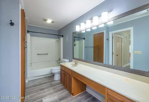 Bath - 107 River Place 1, Jackson, MS 39211 photo 1 of 3