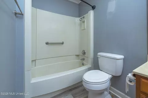 Bath - 107 River Place 1, Jackson, MS 39211 photo 3 of 3