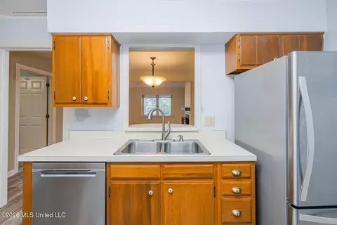 Kitchen - 107 River Place 1, Jackson, MS 39211 photo 3 of 3