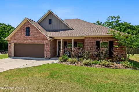 24641 Knollwood Dr, Pass Christian, MS 39571