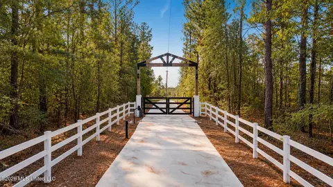 454 Earlville Rd, Lucedale, MS 39452