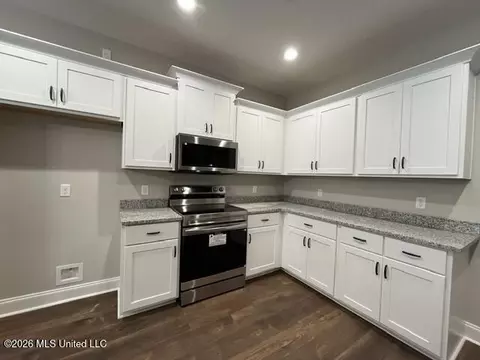 Kitchen - 1970 Smart Rd, Como, MS 38619 photo 2 of 2