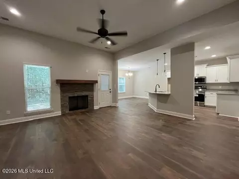 Living - 1970 Smart Rd, Como, MS 38619 photo 2 of 4