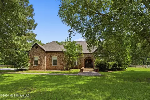 157 Lake Hill Dr, Flora, MS 39071
