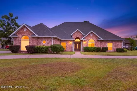 18241 E Robinwood East Dr, Saucier, MS 39574