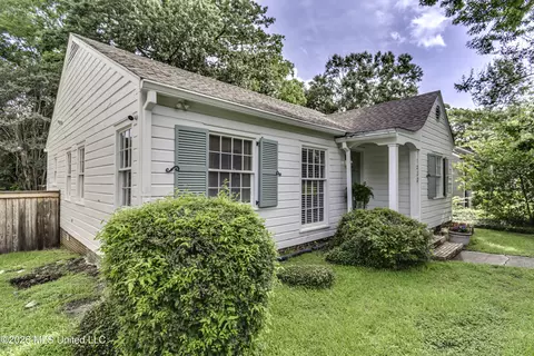 Exterior - 1030 Manship St, Jackson, MS 39202 photo 16 of 18
