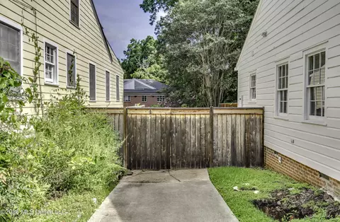 Exterior - 1030 Manship St, Jackson, MS 39202 photo 4 of 18