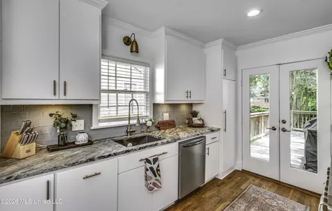 Kitchen - 1030 Manship St, Jackson, MS 39202 photo 4 of 9