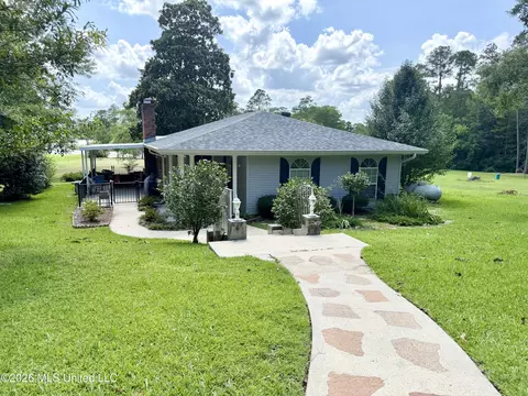 708 Lakeside Dr, Carriere, MS 39426