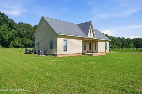 Exterior - 3236 Barton-agricola Rd, Lucedale, MS 39452 photo 3 of 8