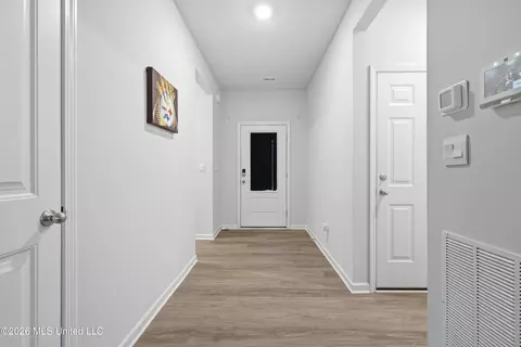 Entry Way - 2333 Hyacinth Ln, Hernando, MS 38632 photo 1 of 4