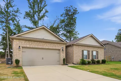 2333 Hyacinth Ln, Hernando, MS 38632
