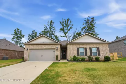 Exterior - 2333 Hyacinth Ln, Hernando, MS 38632 photo 2 of 3