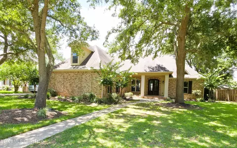 3024 Oakleigh Cir, Ocean Springs, MS 39564