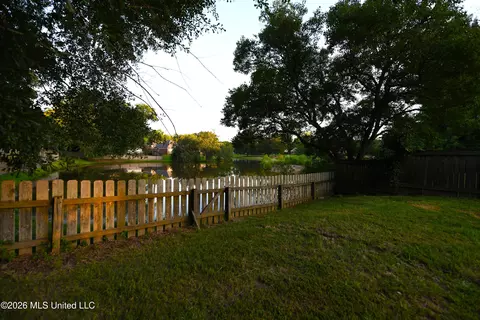 Exterior - 317 Cobblestone Dr, Madison, MS 39110 photo 3 of 4